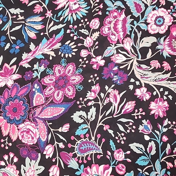 Woman's Floral Top with mesh peekaboo shoulders New - Picture 6 of 6